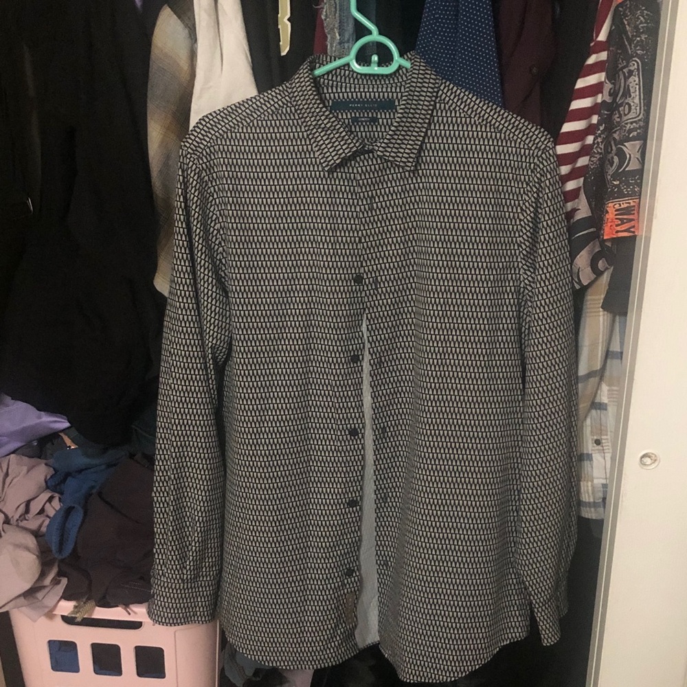 Perry Ellis Black and White Geometric Button-Up Shirt